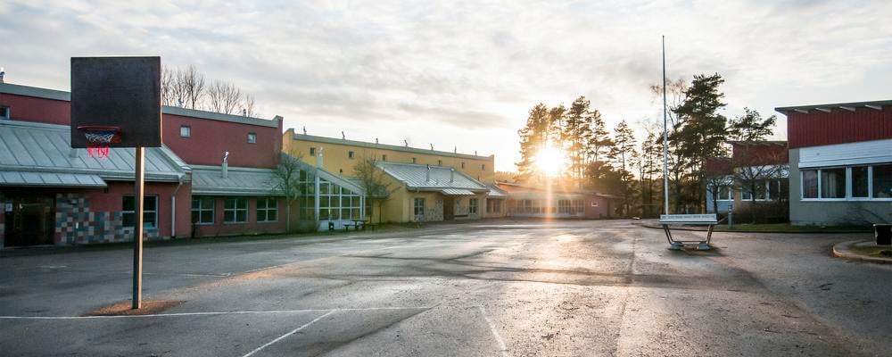 Stillhet ungdomar gryning skola